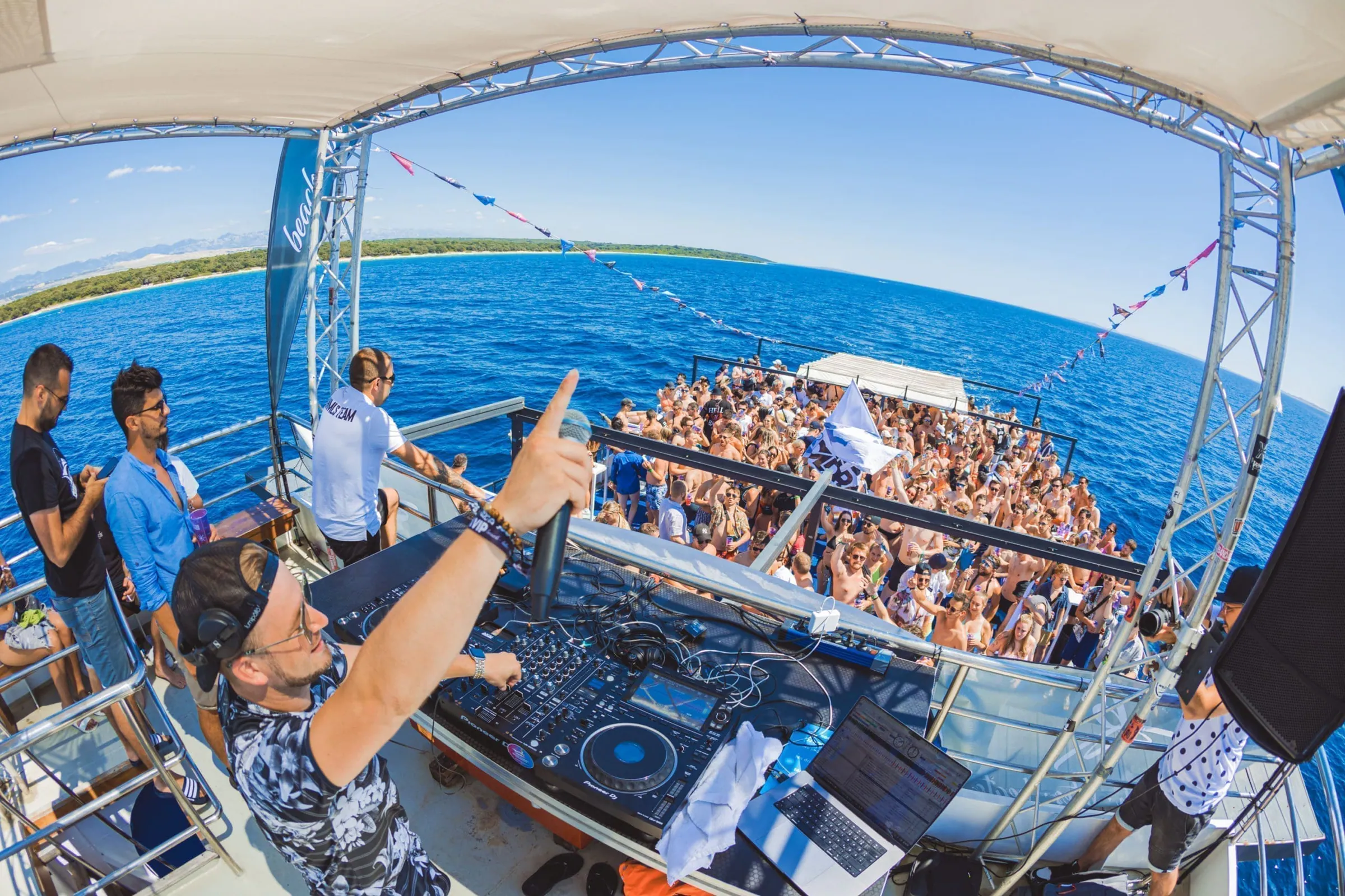 All-inclusive party boat off Novalja, photo 3 of 6